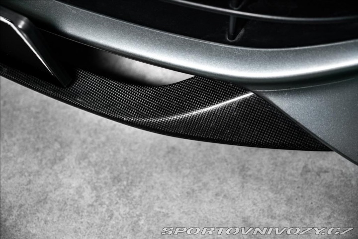 Ferrari F12berlinetta CZ, 100% stav, historie 2015