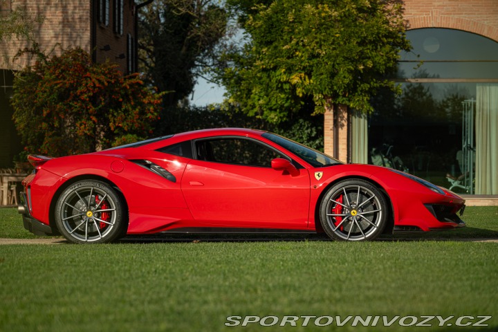 Ferrari 488 PISTA 2019