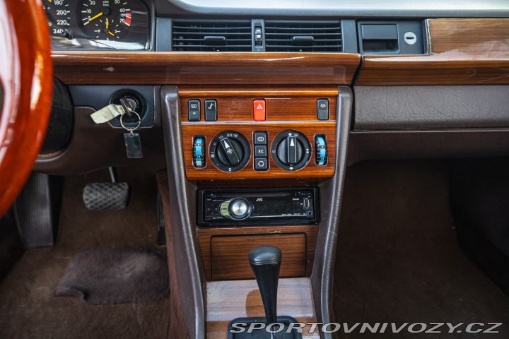 Mercedes-Benz Ostatní modely W124 300 CE 1989