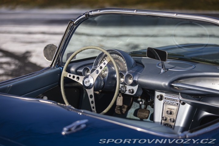 Chevrolet Corvette C1 283 cu in (4.6 L) 1960