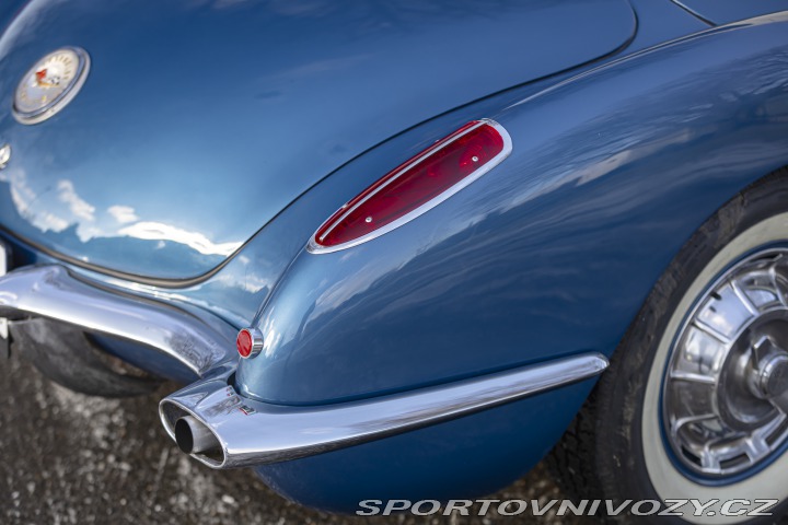 Chevrolet Corvette C1 283 cu in (4.6 L) 1960