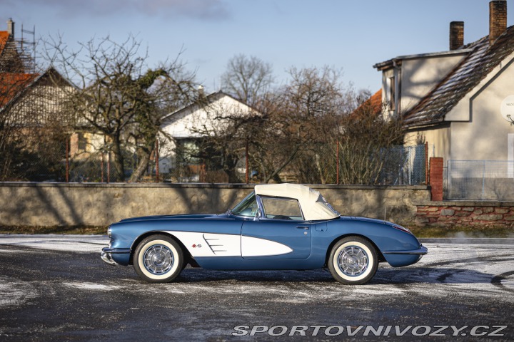 Chevrolet Corvette C1 283 cu in (4.6 L) 1960