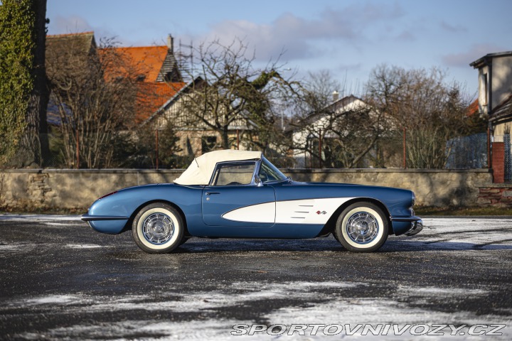 Chevrolet Corvette C1 283 cu in (4.6 L) 1960