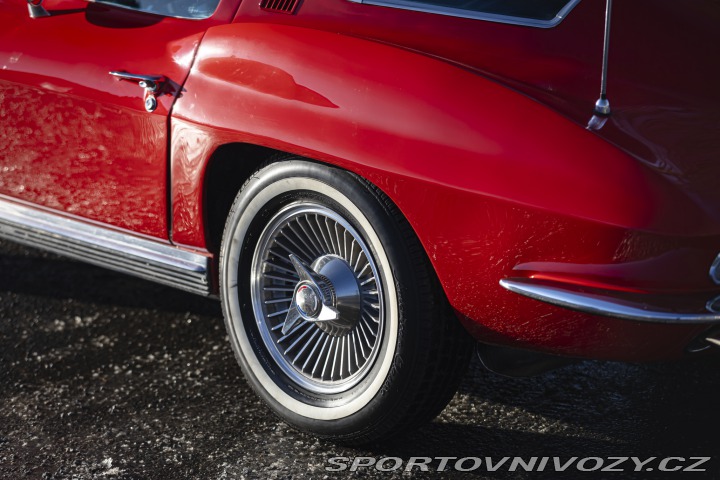 Chevrolet Corvette C2 327 cu in (5.4 L) 1964