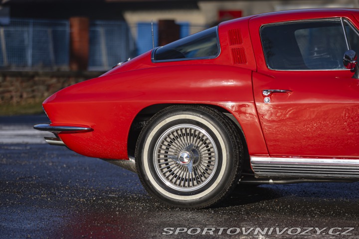 Chevrolet Corvette C2 327 cu in (5.4 L) 1964