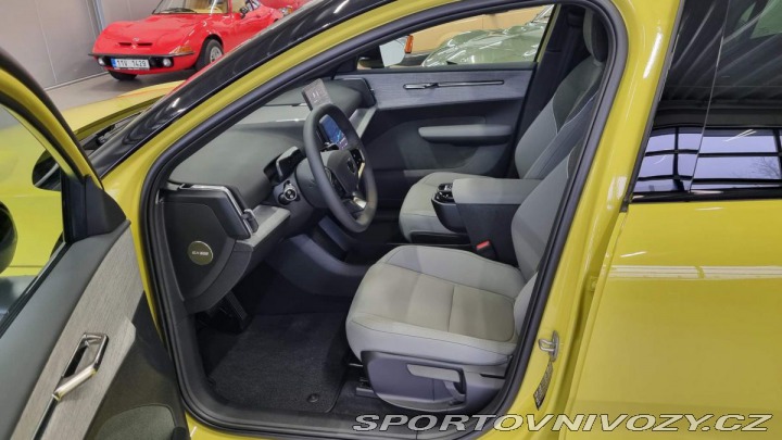 Volvo EX30 Single Motor Plus 272 HP 2024