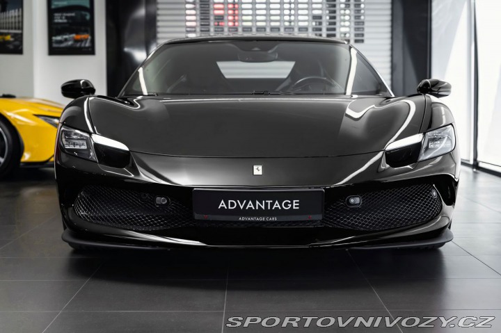 Ferrari 296 GTB Nero / Skladem 1800