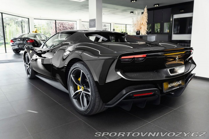 Ferrari 296 GTB Nero / Skladem 1800