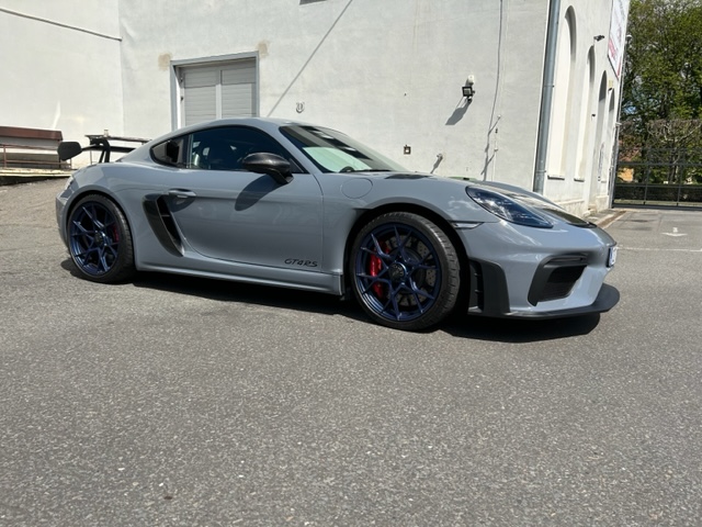 Porsche 718 718 Cayman GT4 RS