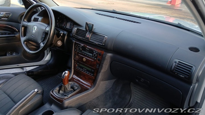 Škoda Superb V6 vládní 190 k manuál !! 2005