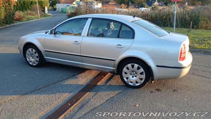 Škoda Superb V6 vládní 190 k manuál !! 2005