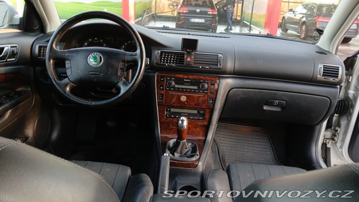Škoda Superb V6 vládní 190 k manuál !! 2005