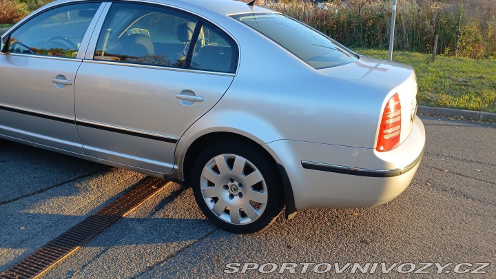 Škoda Superb V6 vládní 190 k manuál !! 2005