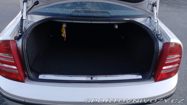 Škoda Superb V6 vládní 190 k manuál !! 2005