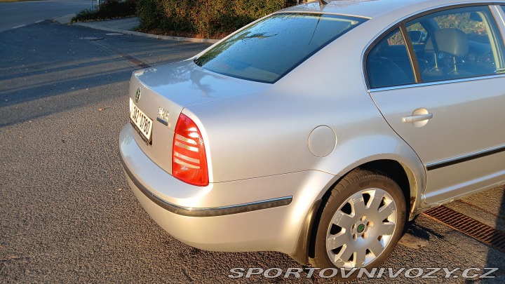 Škoda Superb V6 vládní 190 k manuál !! 2005