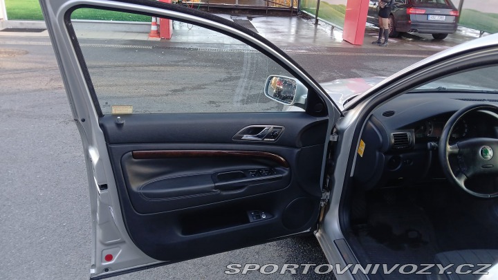 Škoda Superb V6 vládní 190 k manuál !! 2005