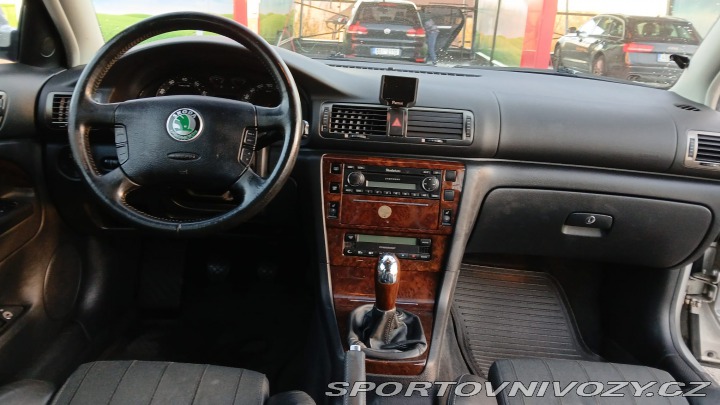 Škoda Superb V6 vládní 190 k manuál !! 2005