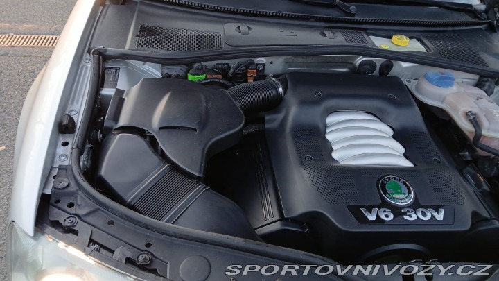 Škoda Superb V6 vládní 190 k manuál !! 2005