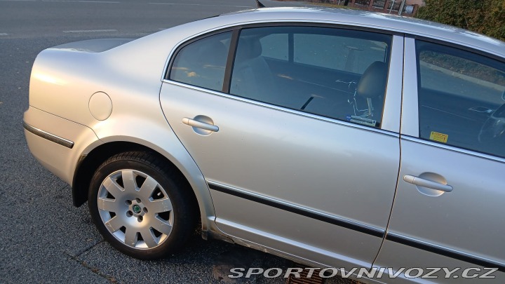 Škoda Superb V6 vládní 190 k manuál !! 2005