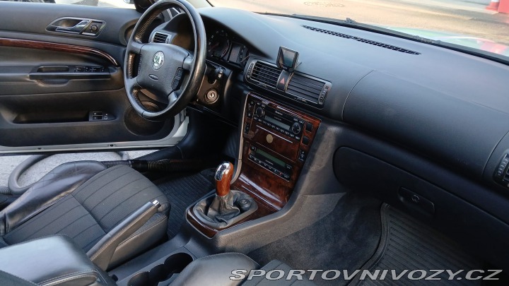 Škoda Superb V6 vládní 190 k manuál !! 2005