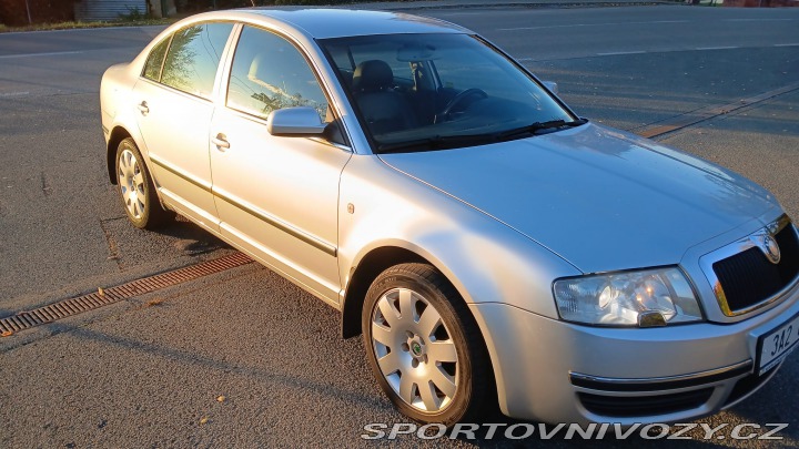Škoda Superb V6 vládní 190 k manuál !! 2005