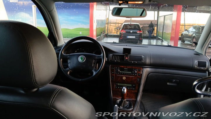 Škoda Superb V6 vládní 190 k manuál !! 2005
