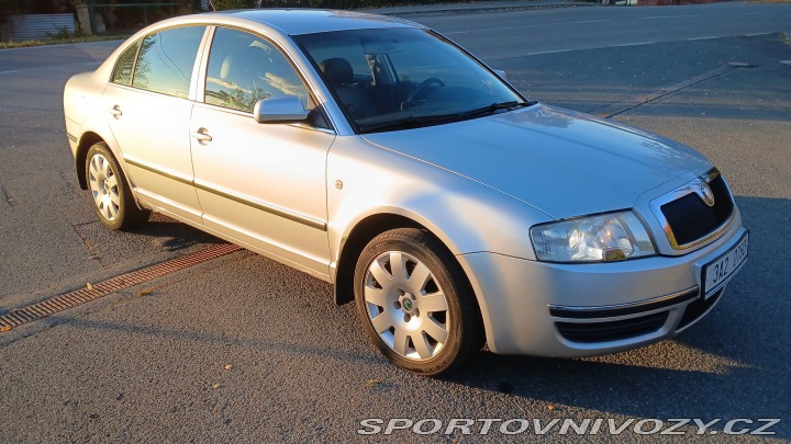 Škoda Superb V6 vládní 190 k manuál !! 2005