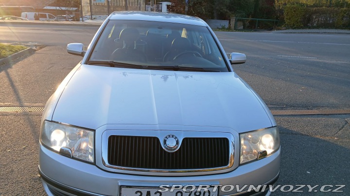 Škoda Superb V6 vládní 190 k manuál !! 2005