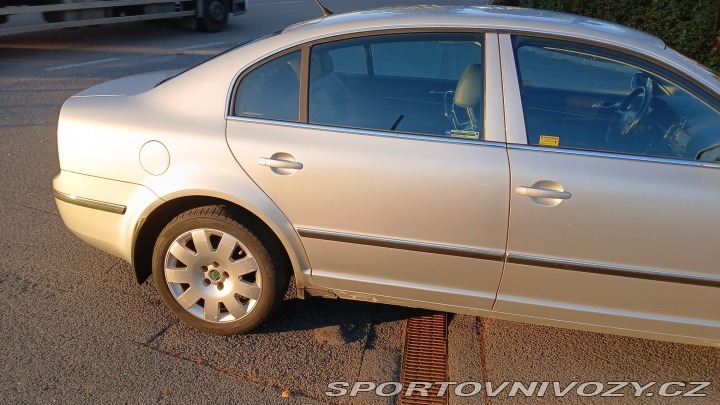 Škoda Superb V6 vládní 190 k manuál !! 2005