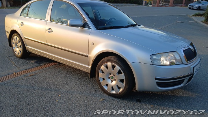Škoda Superb V6 vládní 190 k manuál !! 2005