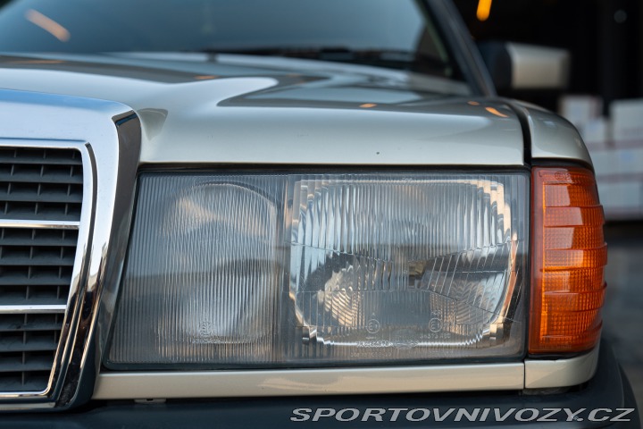 Mercedes-Benz E 190E Cabriolet AKH Caro 1989