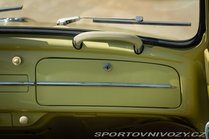 Volkswagen Brouk Maggiolino Cabriolet Ovalino - By Karmann 1959