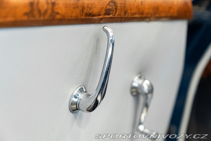 Ostatní značky Ostatní modely Daimler 250 V8 Automatic 1969