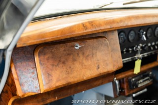 Ostatní značky Ostatní modely Daimler 250 V8 Automatic 1969