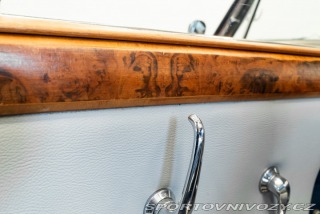 Ostatní značky Ostatní modely Daimler 250 V8 Automatic 1969