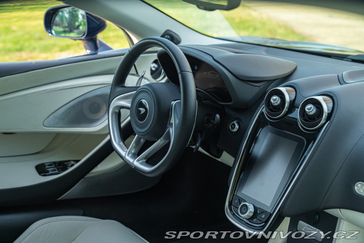 McLaren GT 2022