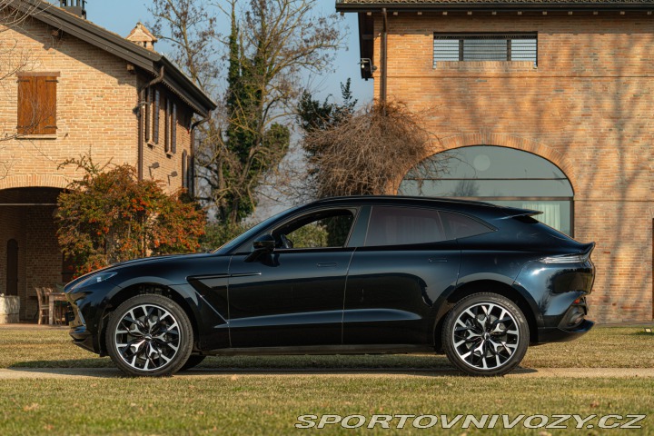 Aston Martin DBX 2021