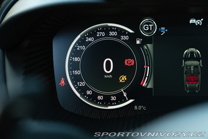 Aston Martin DBX  2021