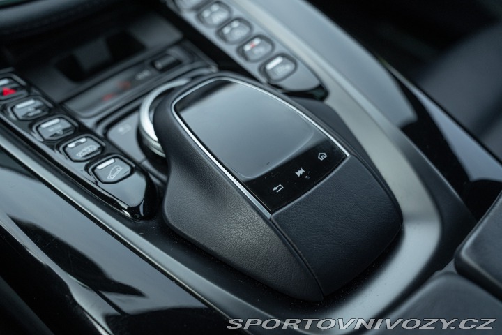 Aston Martin DBX 2021
