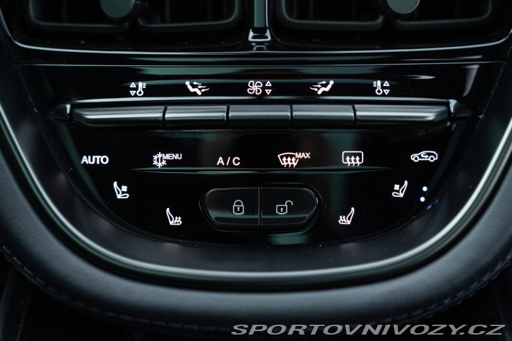 Aston Martin DBX 2021