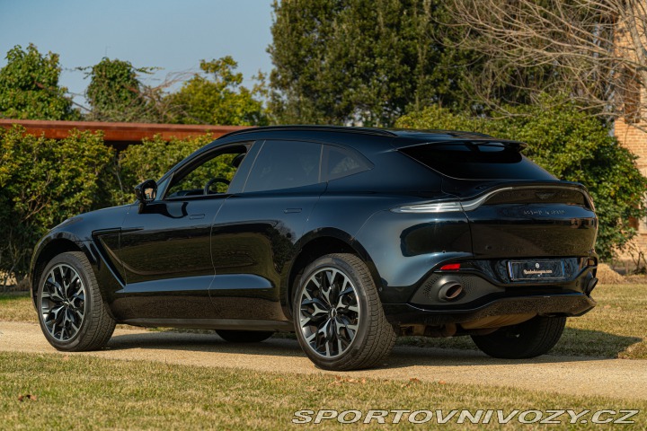 Aston Martin DBX  2021