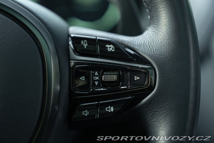 Aston Martin DBX  2021