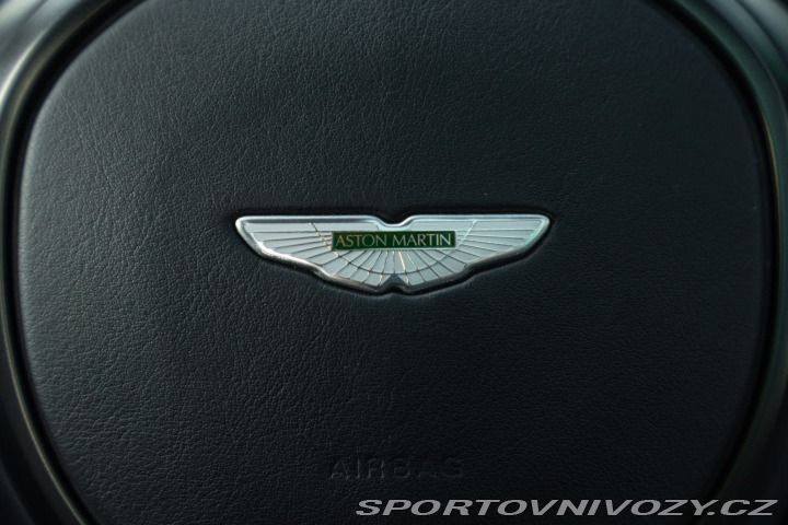 Aston Martin DBX  2021