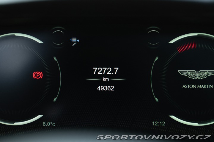 Aston Martin DBX  2021