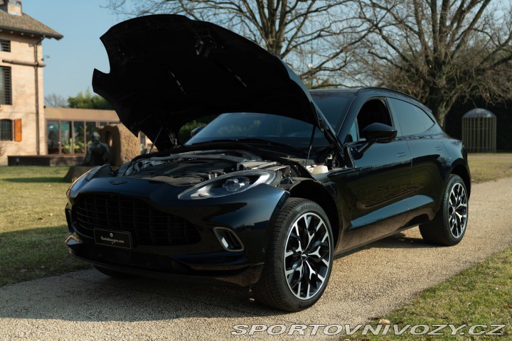Aston Martin DBX 2021