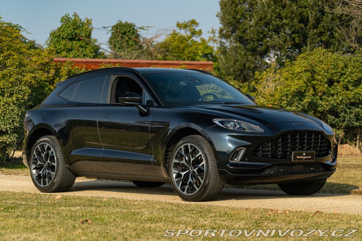 Aston Martin DBX 2021