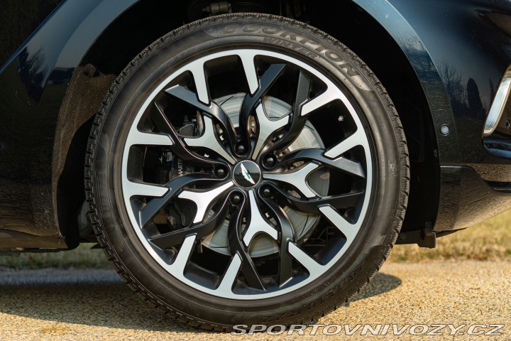 Aston Martin DBX  2021
