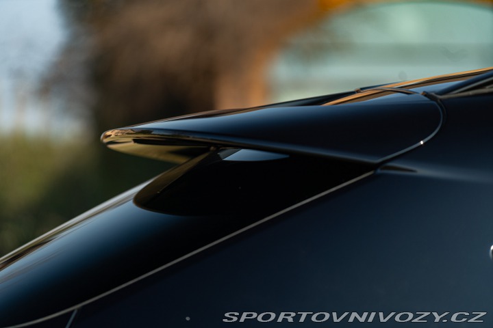 Aston Martin DBX  2021