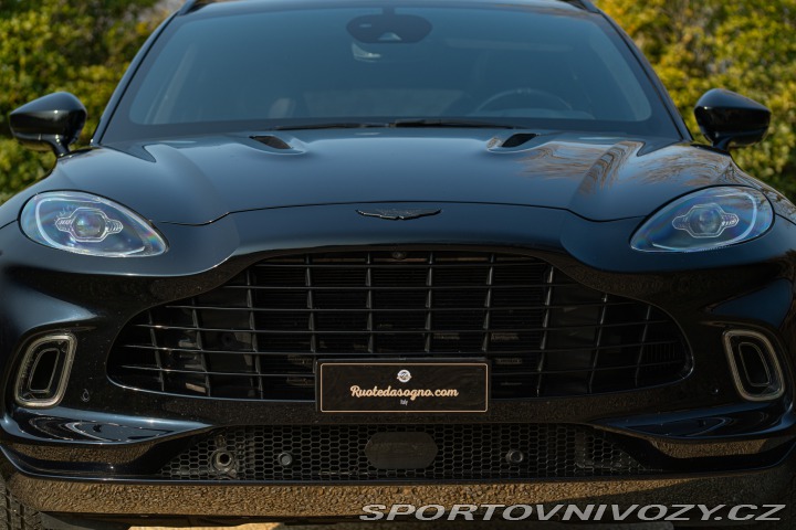 Aston Martin DBX  2021