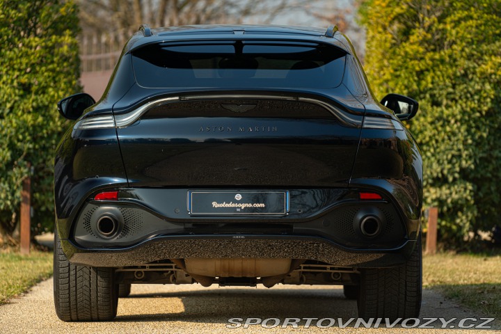 Aston Martin DBX 2021